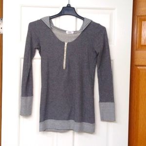 ROAM GRAY LONG SLEEVE HOODIE TOP SIZE SMALL